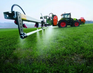 внесение средств защиты растений